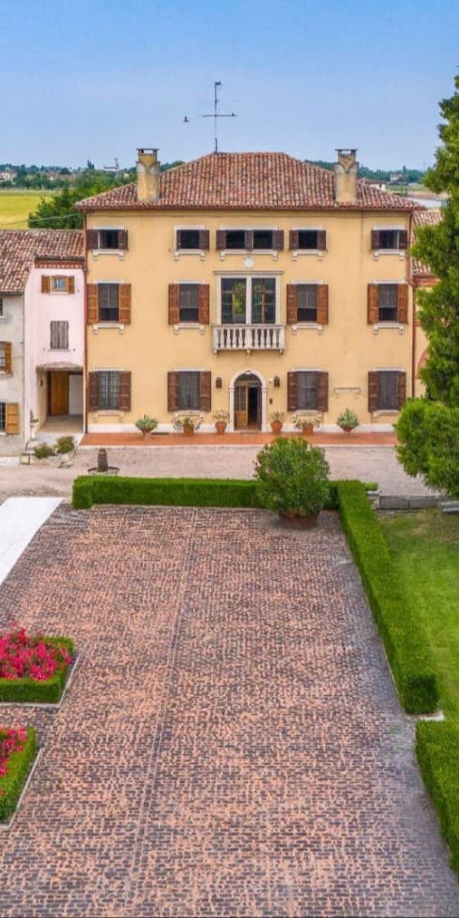 Villa storica con parco privato a Sorgà