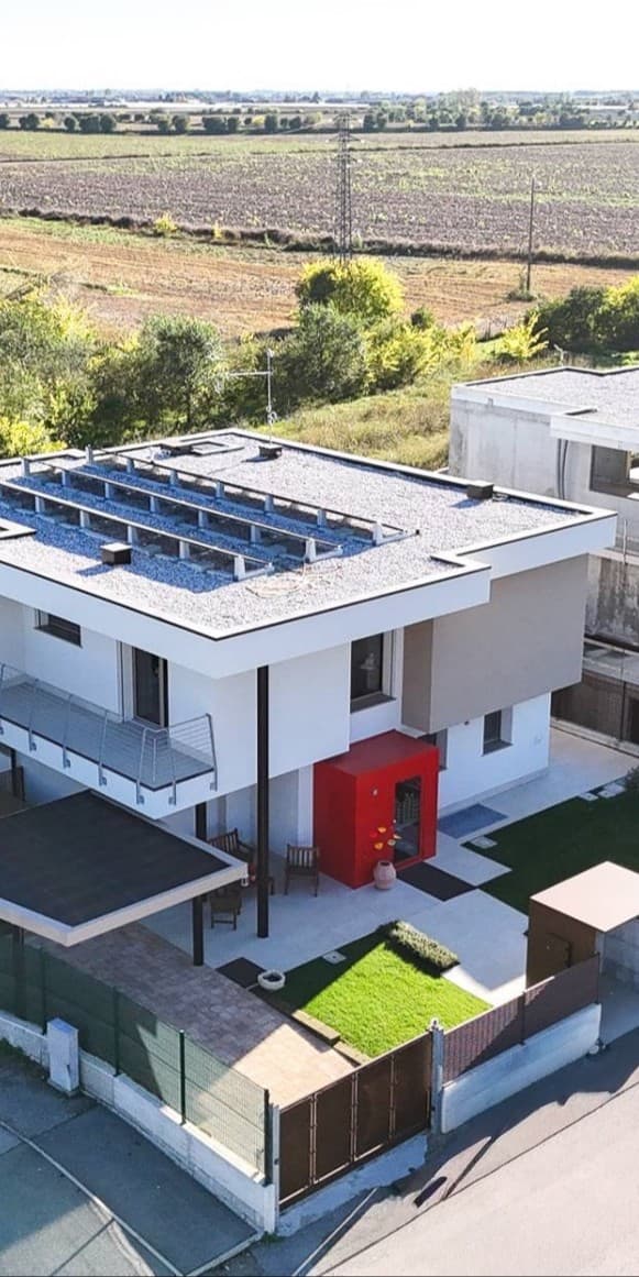 Villa moderna a San Giovanni Lupatoto con giardino ampio