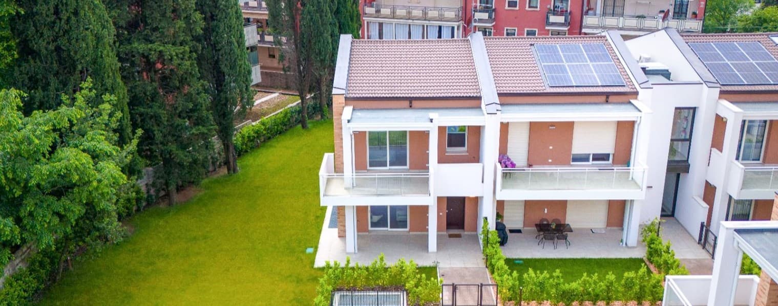 Villetta a schiera di lusso con giardino a Verona
