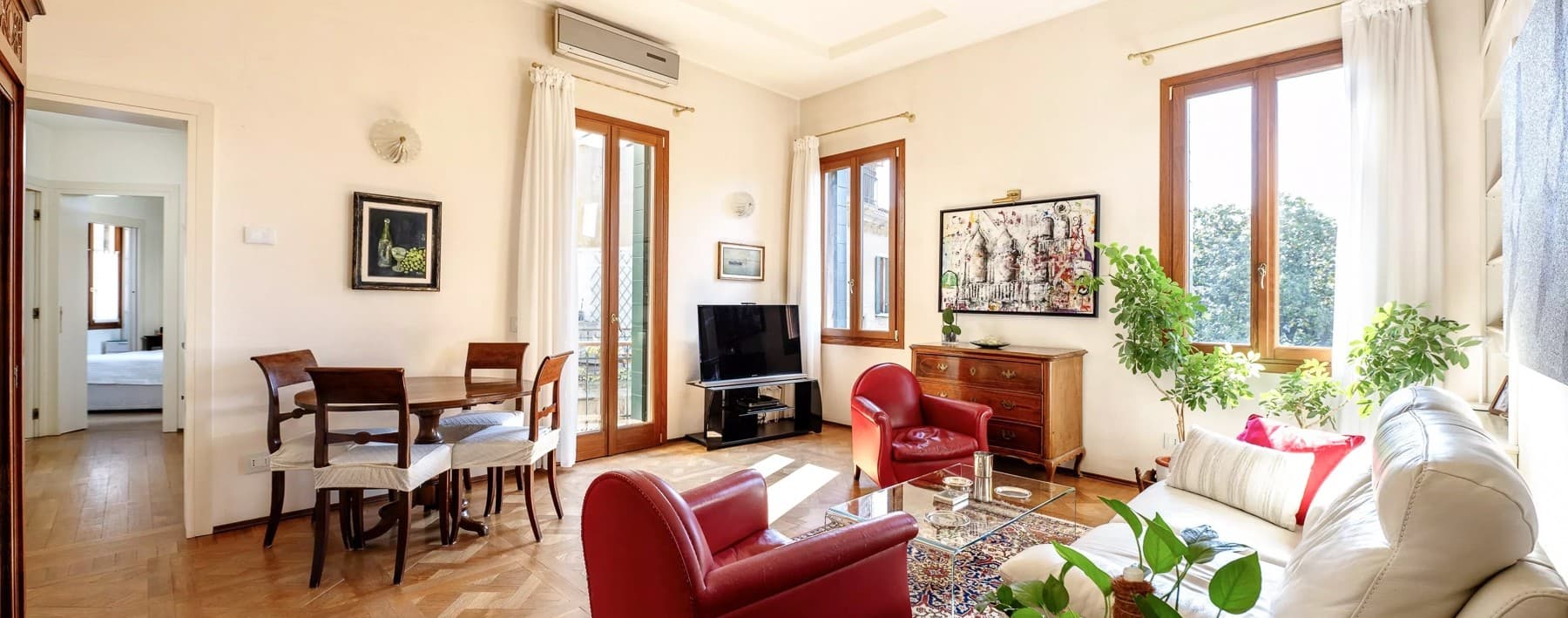 Elegant Apartment in Venice, Veneto's San Polo District