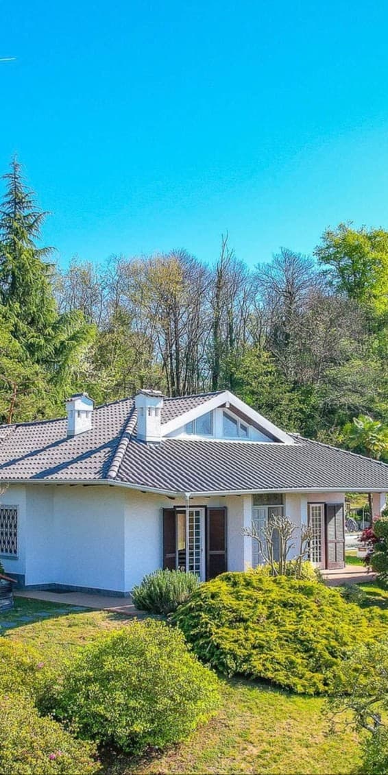 Charming Villa in Cocquo, Lombardy