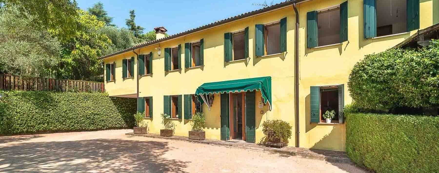 Tenuta-Complesso a Teolo nel Parco dei Colli Euganei