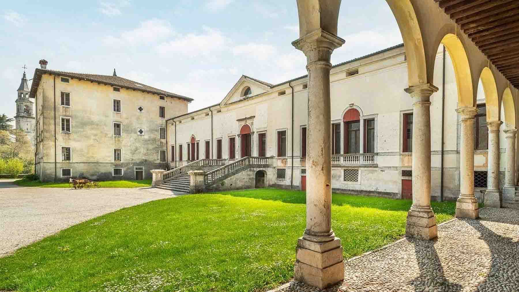 Villa con ampio giardino a Velo d'Astico