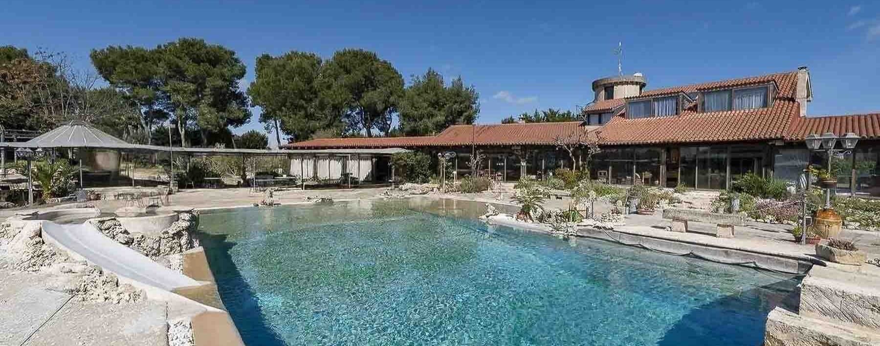 Villa immersa nel verde di Lizzanello, Puglia