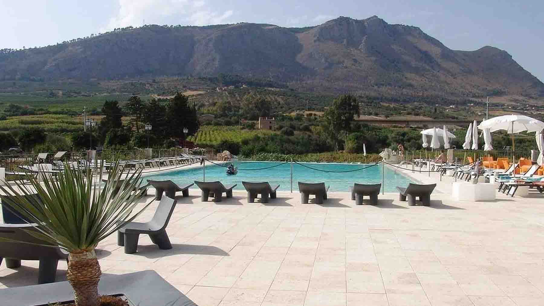 Palazzo con Piscina a Calatafimi-Segesta, Sicilia