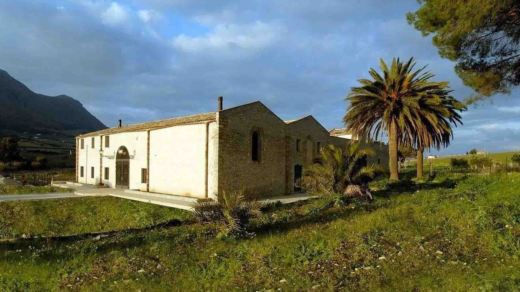 Palazzo con Piscina a Calatafimi-Segesta, Sicilia