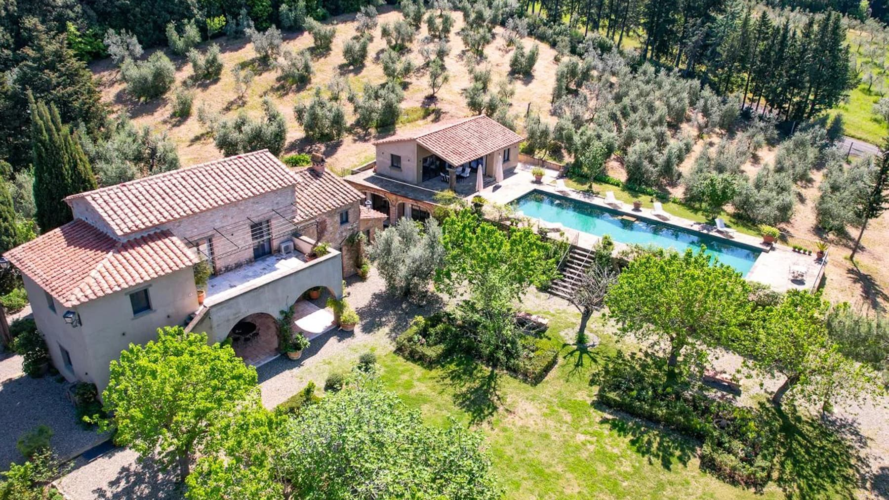 Tenuta-Complesso con Piscina a Casale Marittimo, Toscana