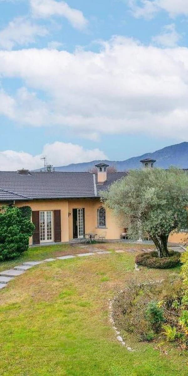 Villa in Porto Valtravaglia, Lake Maggiore