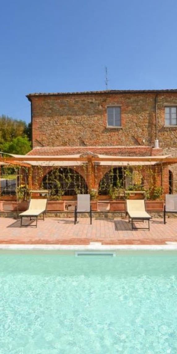 Casale con Piscina e Vista a Marciano della Chiana, Toscana