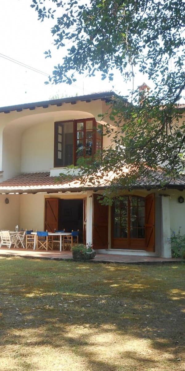 Villa esclusiva a Massa, immersa nel verde toscano