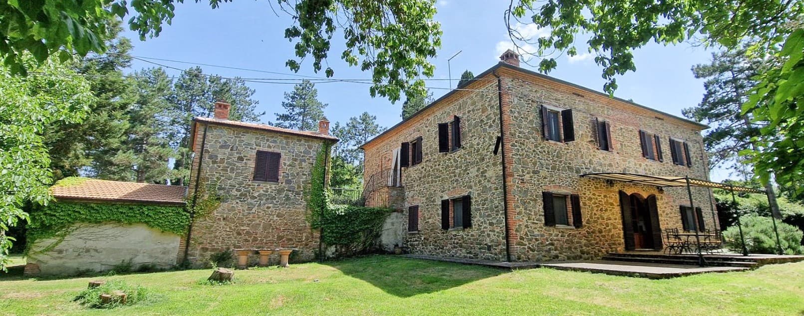 Casale storico 450 mq nelle colline toscane di Lucignano