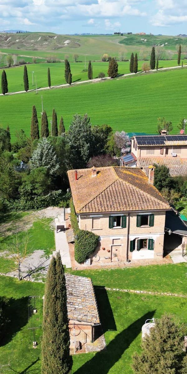 Casale a Asciano, nel cuore delle Crete Senesi, Toscana