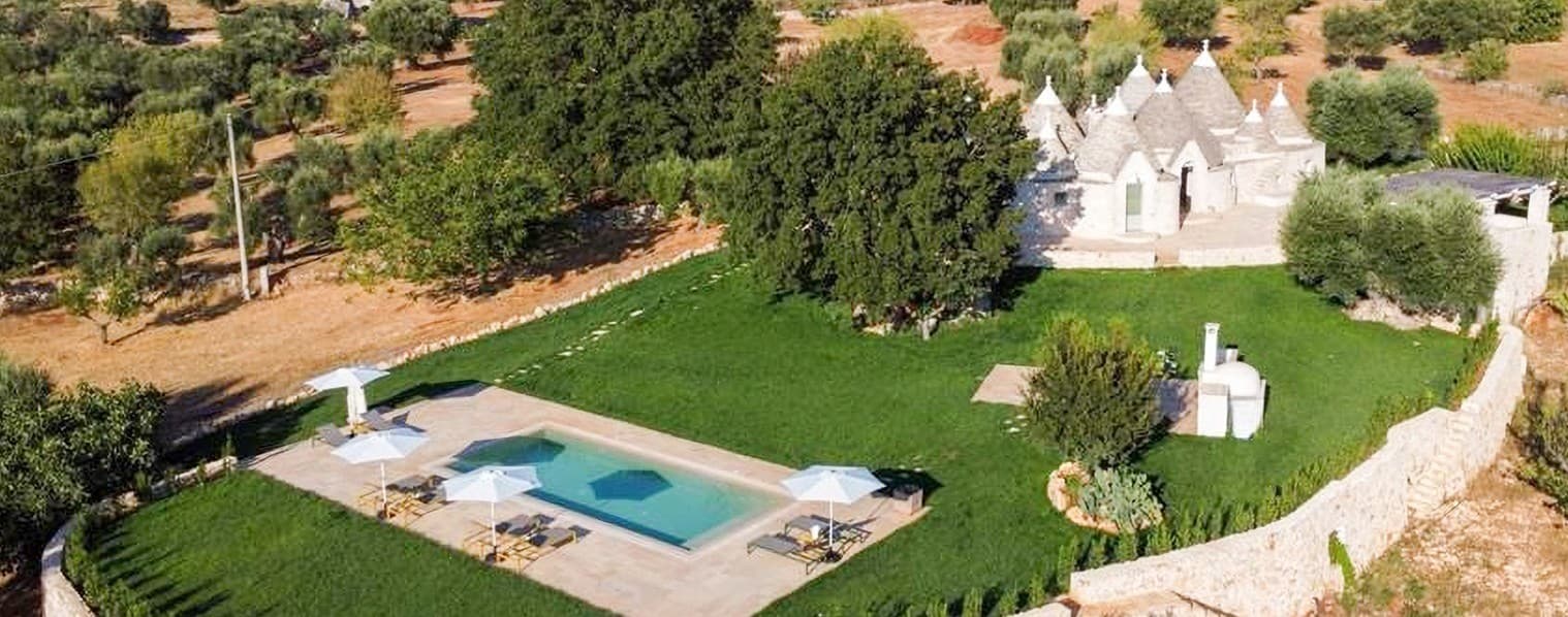 Trullo con Piscina e Giardino, 180 mq a Ostuni, Puglia