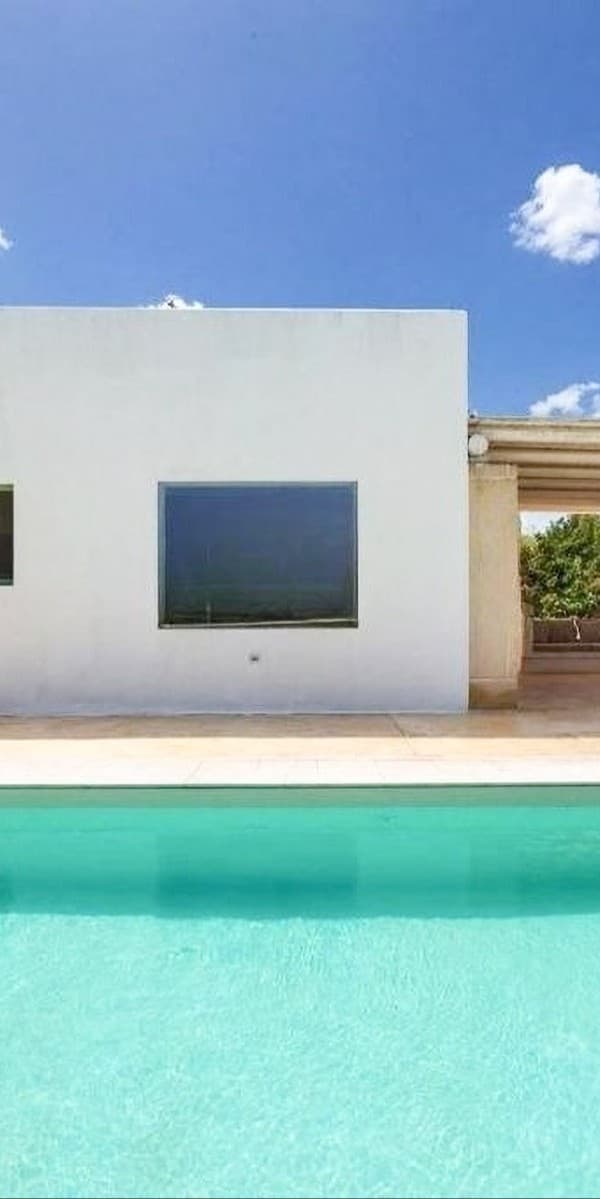 Villa con Piscina e Vista Mare a Carovigno, Puglia