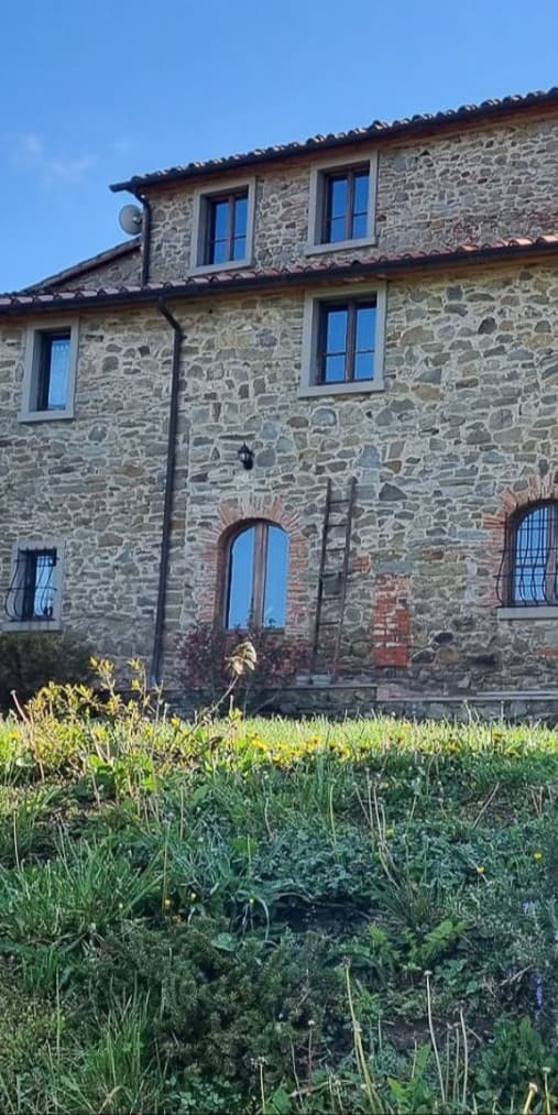 Casale di 350 mq nel verde della campagna di Arezzo
