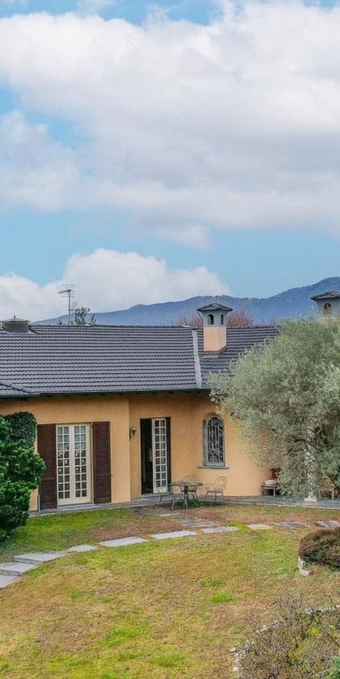 Villa con Piscina a Porto Valtravaglia, Lago Maggiore