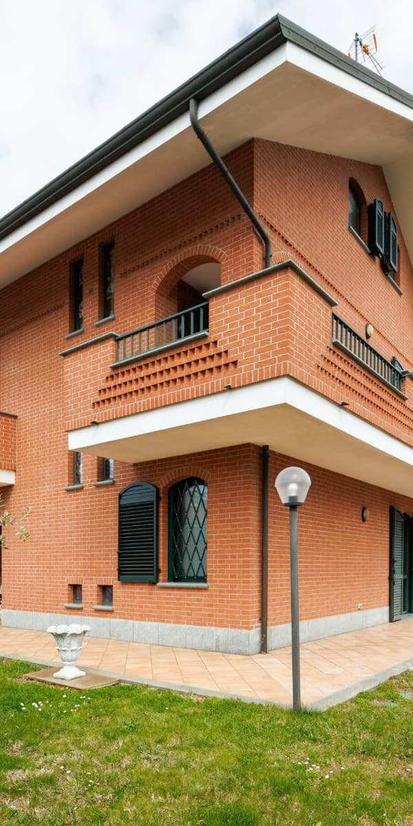 Villa spaziosa con giardino a La Loggia