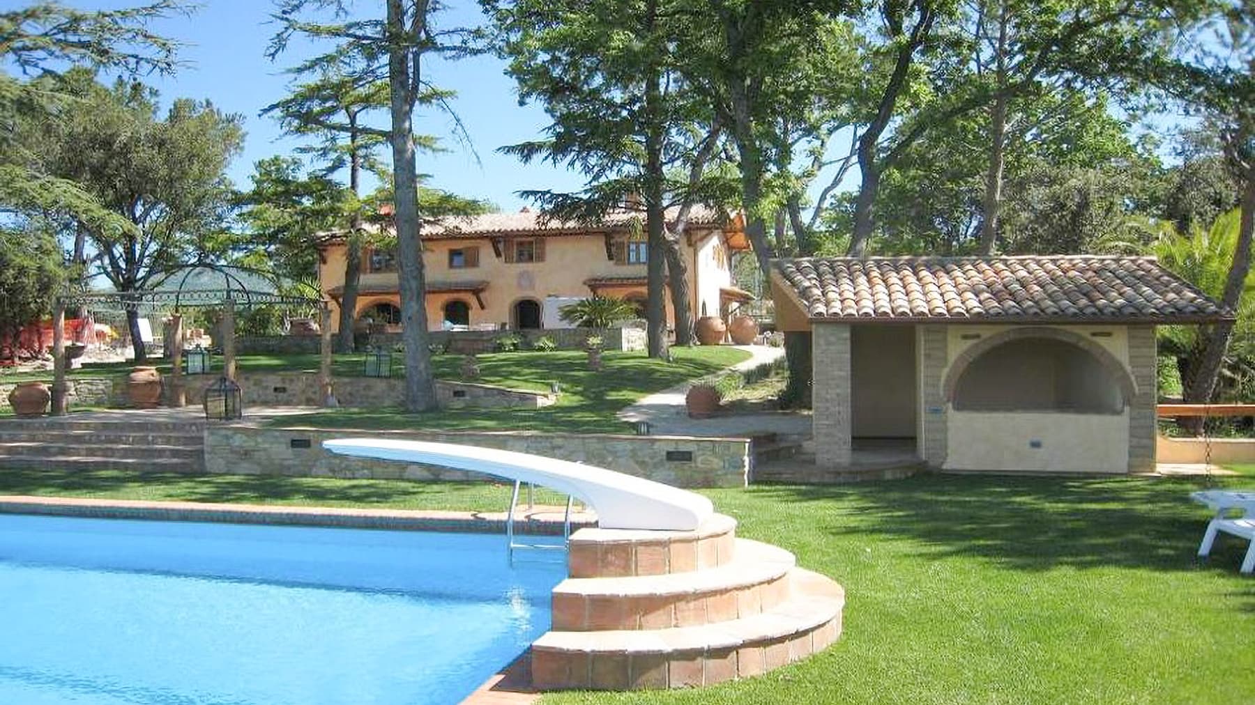 Casale con piscina nella campagna toscana di Sorano
