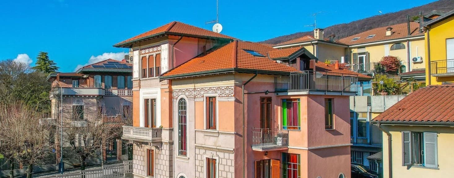 Villa storica Liberty a Gavirate, vicino al Lago di Varese
