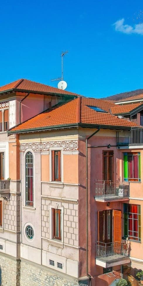 Villa storica Liberty a Gavirate, vicino al Lago di Varese