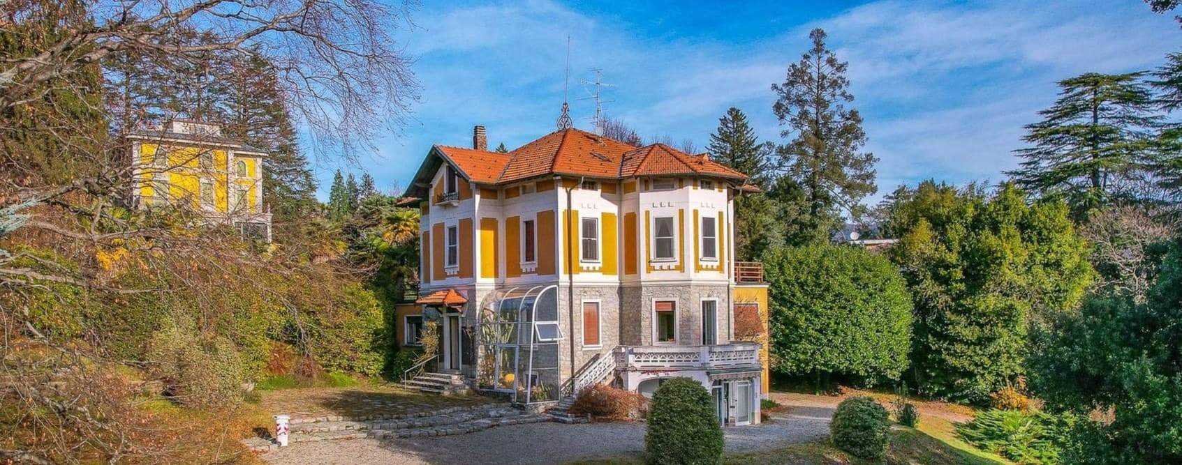 Villa storica a Velate, Varese, con parco privato