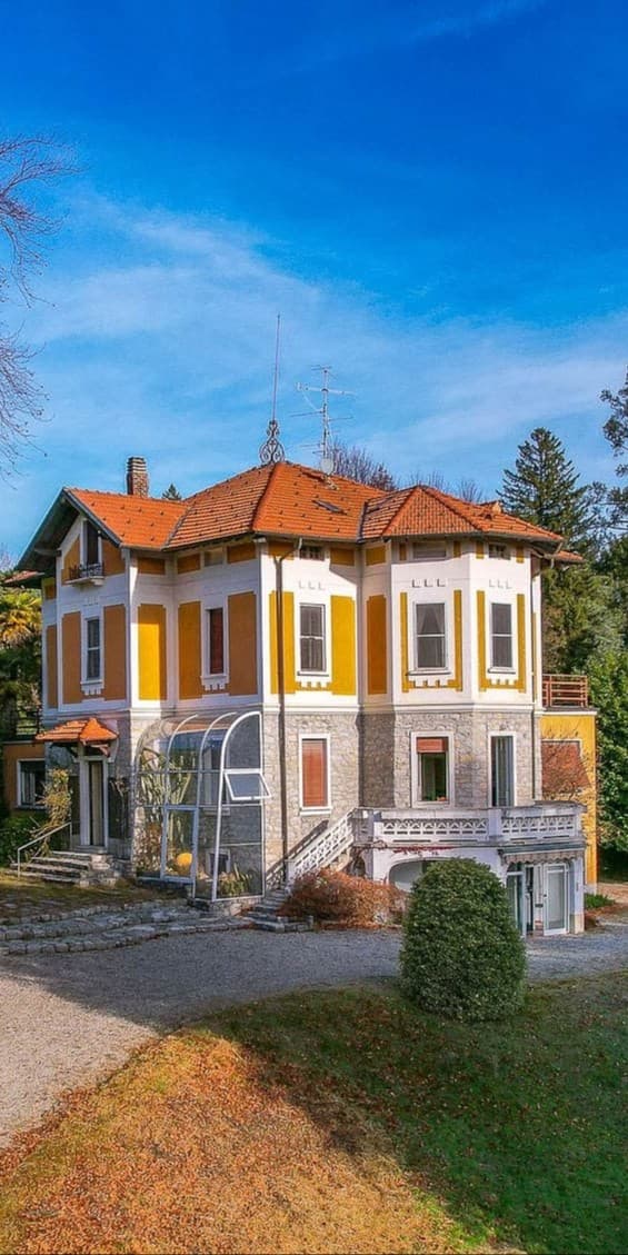 Villa storica a Velate, Varese, con parco privato