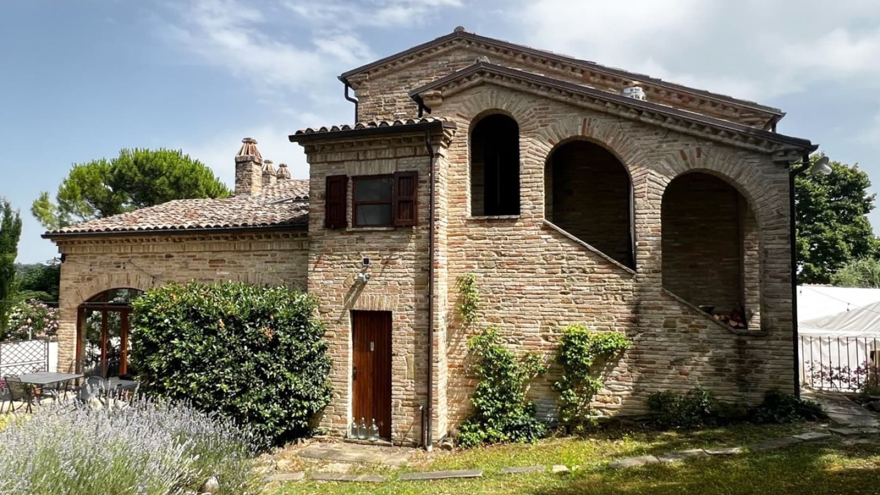 Villa raffinata nelle colline di Fratte Rosa, 550 mq