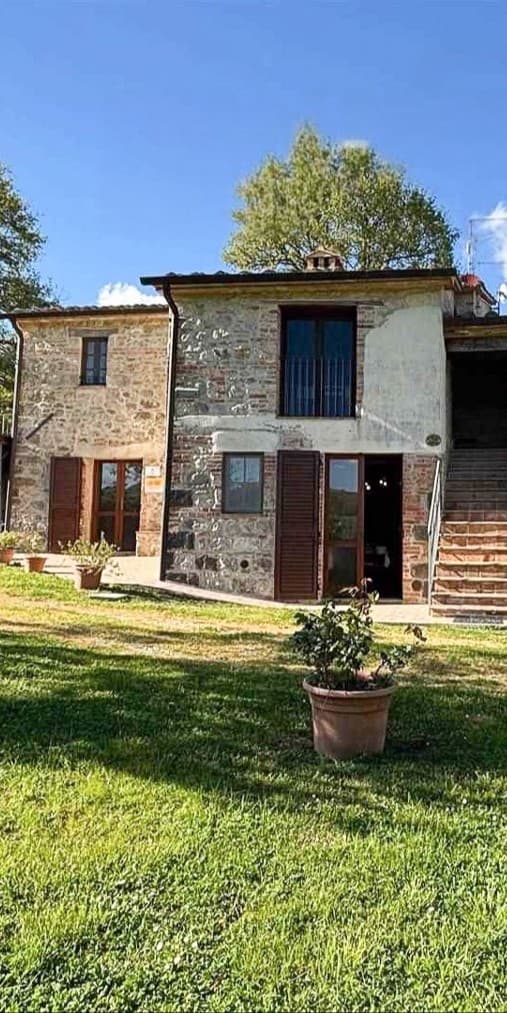 Colonica a Radicofani, gioiello in Val d'Orcia