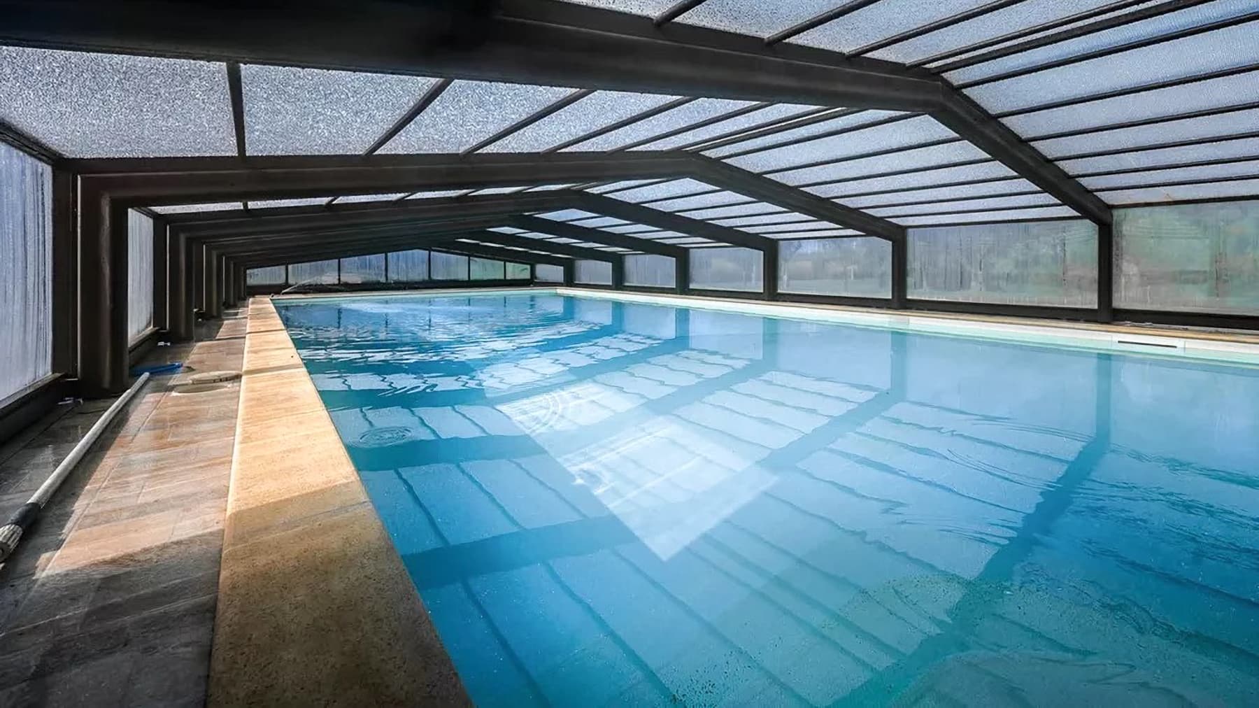 Tenuta con Piscina Interna a Cortona, Toscana