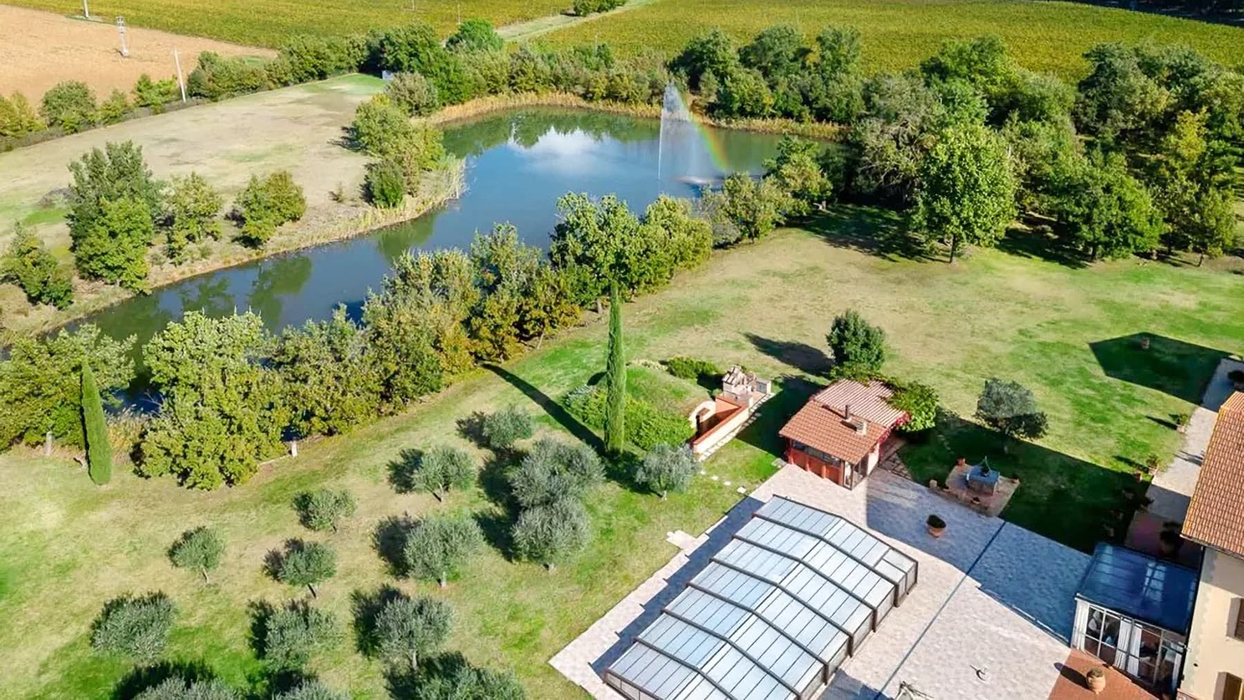Tenuta con Piscina Interna a Cortona, Toscana