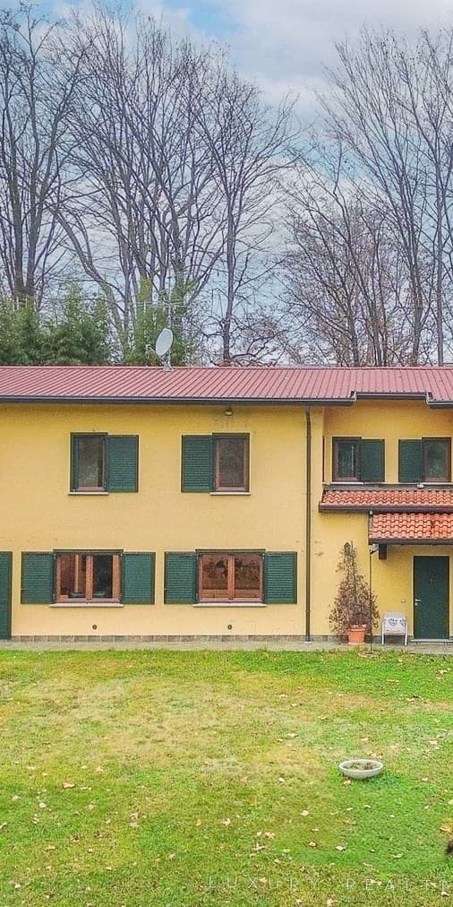 Charming Villa in Sumirago, Lombardia