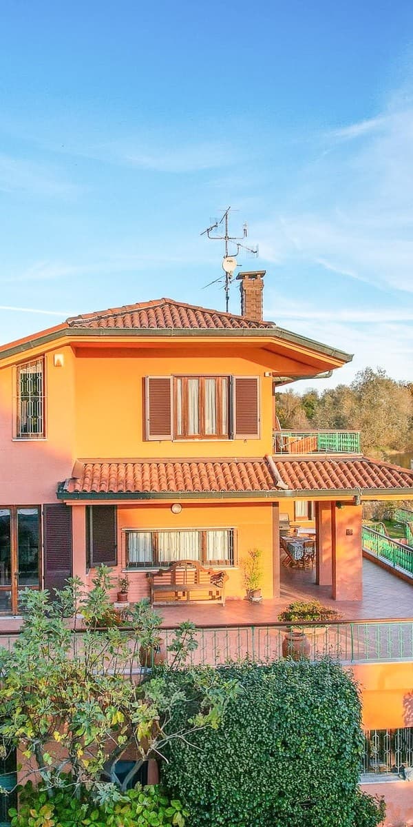 Charming Villa in Cantone, Lombardy