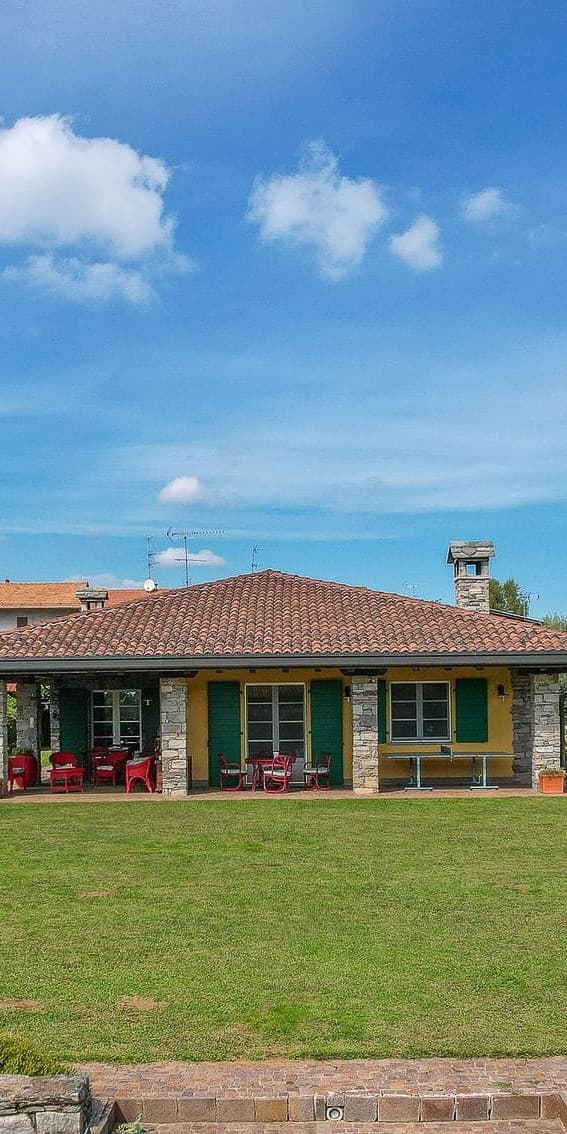 Villa indipendente con piscina a Gattico-Veruno