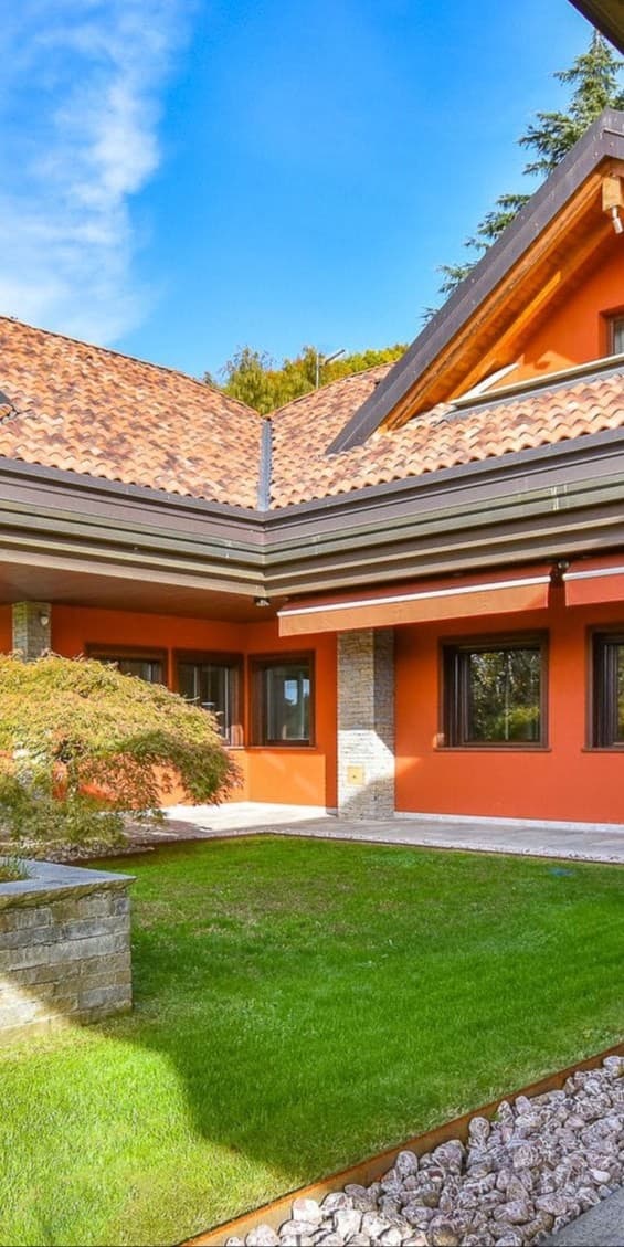 Villa esclusiva immersa nel verde a Vergiate