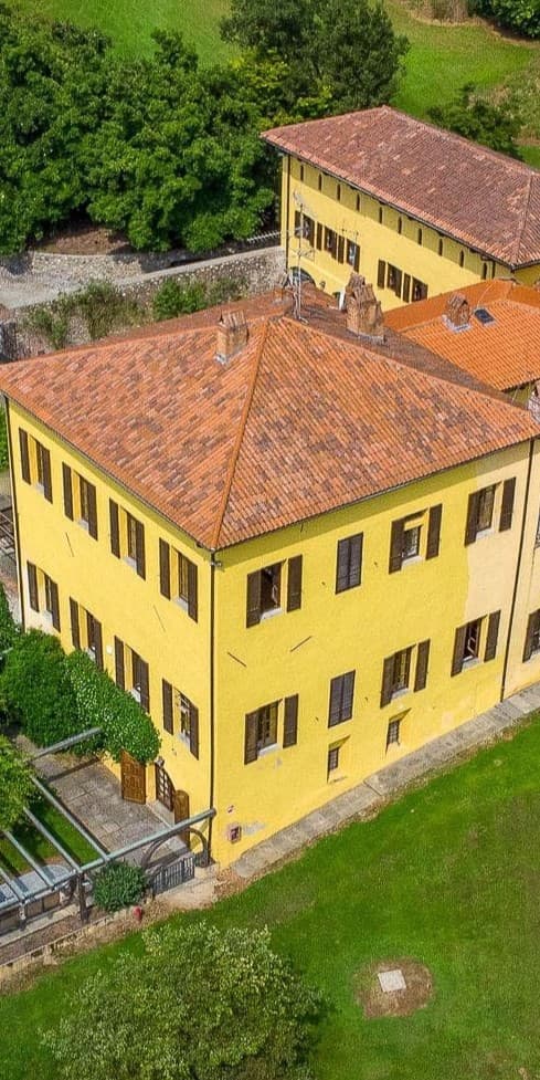 Villa esclusiva con piscina nella campagna di Pombia