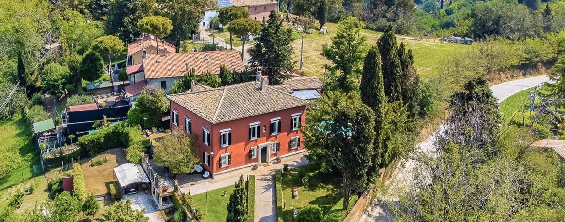 Villa elegante a Pesaro, tra colline e mare