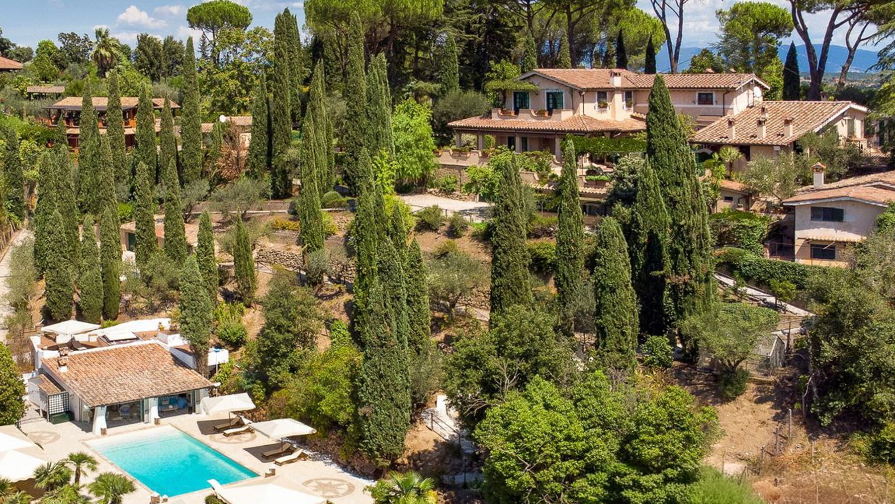 Villa di lusso a Morlupo, Roma: 601 mq con piscina