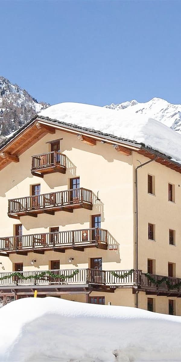 Albergo panoramico a Gressoney-Saint-Jean, 1687 mq