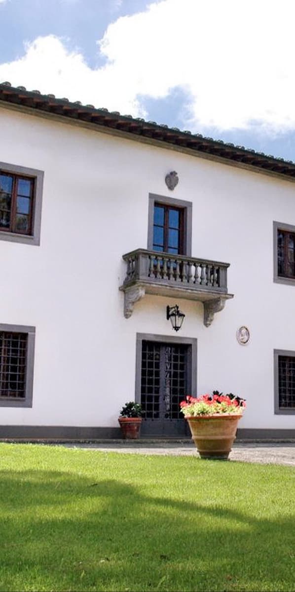 Villa storica con piscina nella campagna Toscana
