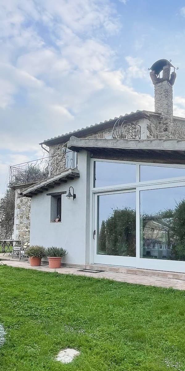 Casale panoramico in Toscana, campagna di Manciano