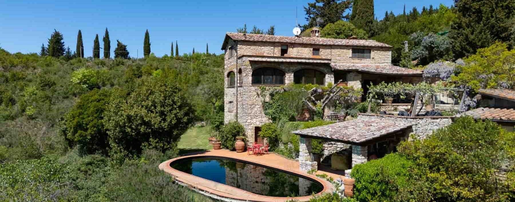 Casale in pietra nel cuore del Chianti, Toscana