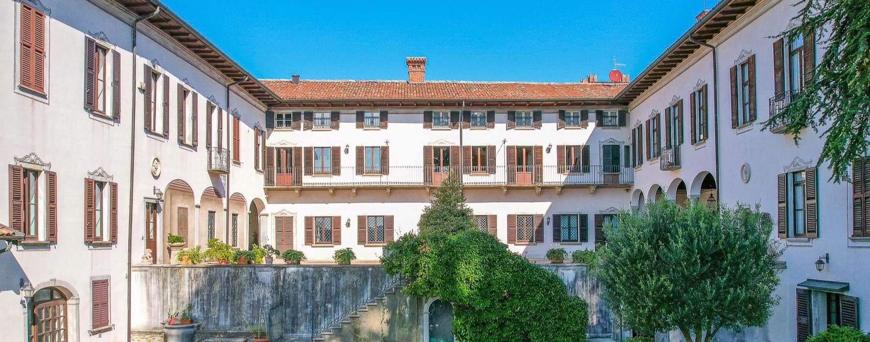Villa storica nel cuore di Daverio, Varese