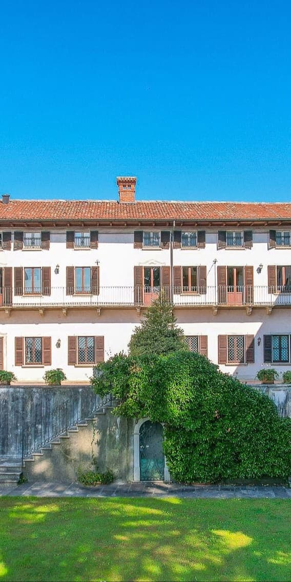 Villa storica nel cuore di Daverio, Varese