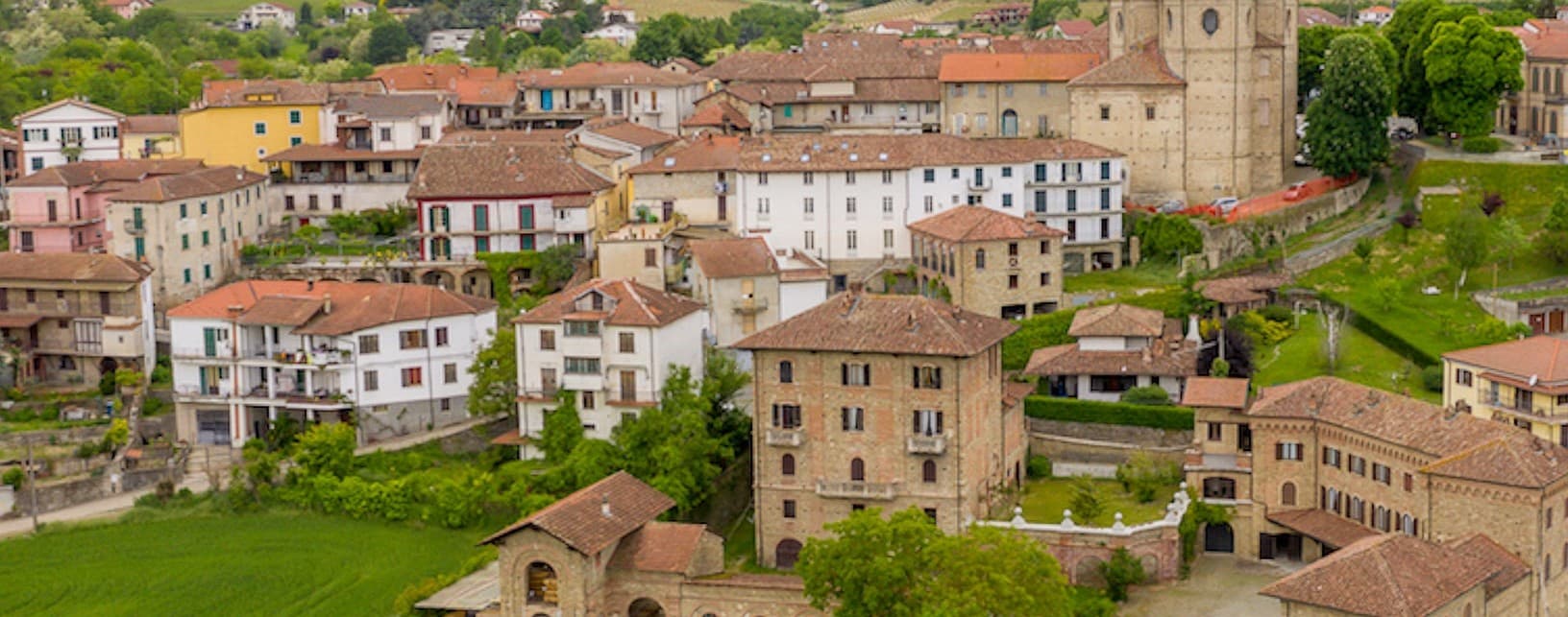 Casale di 1700 mq nelle colline di Bubbio, Langhe