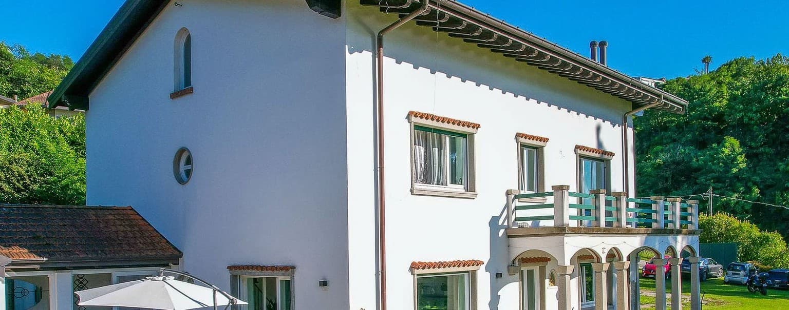 Villa con Dependance a Brezzo di Bedero, Lago Maggiore