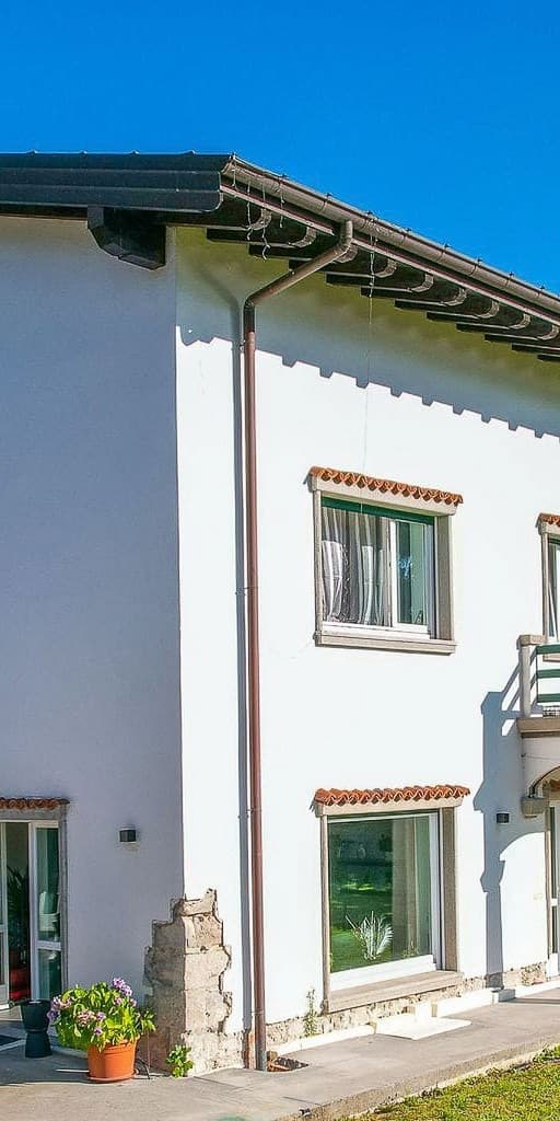 Villa con Dependance a Brezzo di Bedero, Lago Maggiore