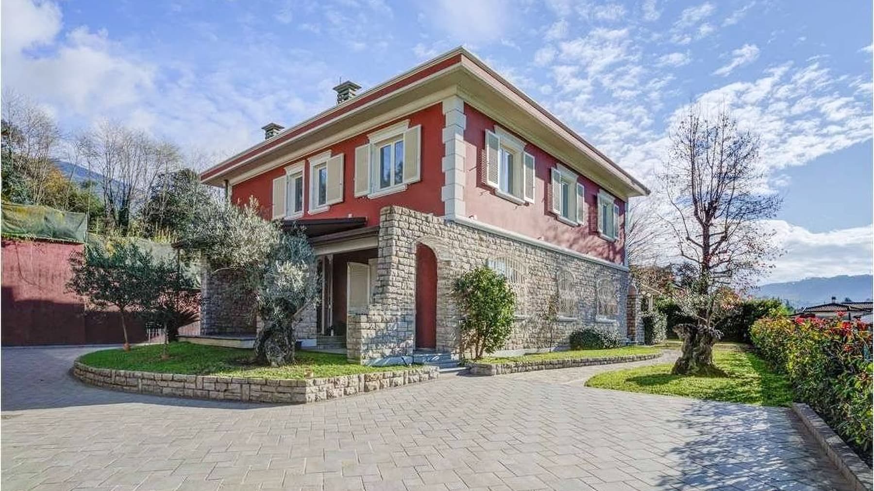 Spacious Villa in Versilia, Tuscany with Garden Charm