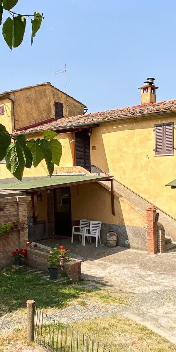 Casale con 250 mq tra le colline di Volterra, Toscana