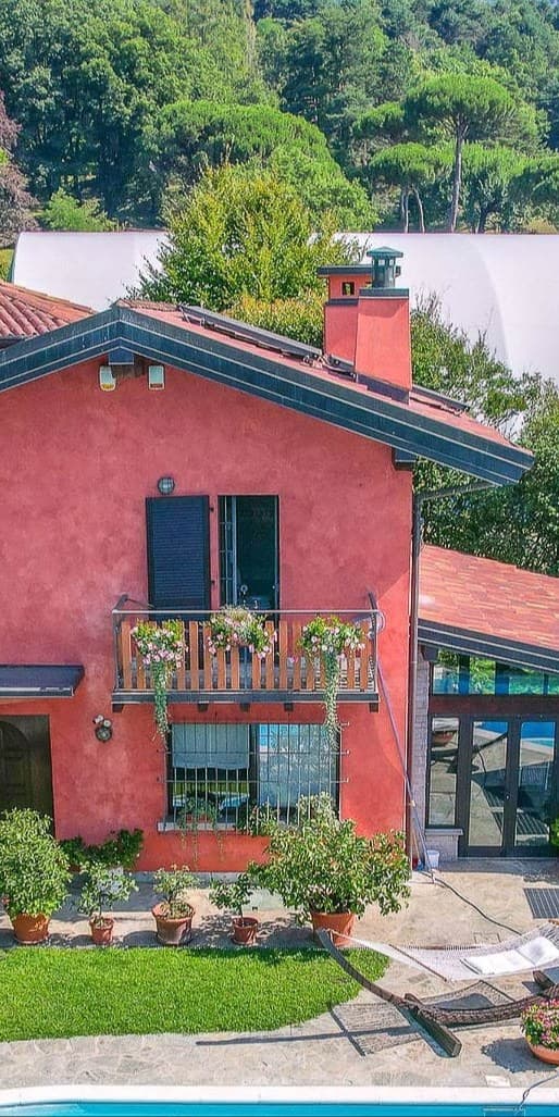Charming Villa in Barasso, Lombardy