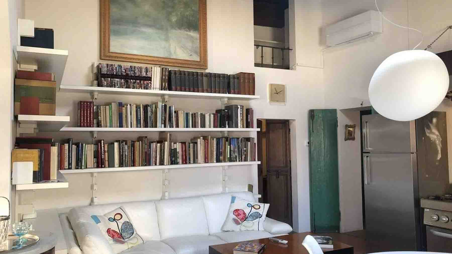 Appartamento elegante lungo il Lungarno a Firenze